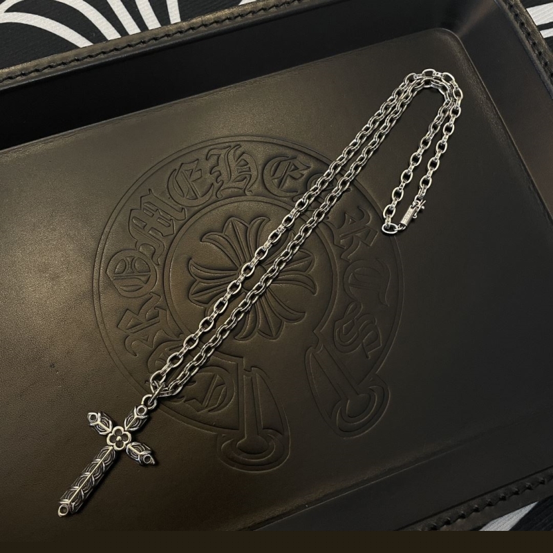 Ch**me He**ts necklaces